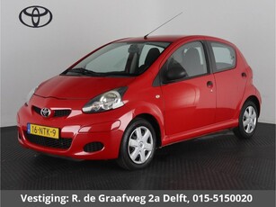 Toyota Aygo 1.0-12V Comfort LET OP: KM-stand is 162.000 km.