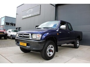 Toyota HiLux 2.4 4WD Xtra cabine 4X4 Grijs kenteken