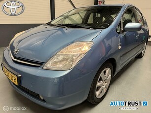 Toyota Prius 1.5 VVT-i Business KeylessNaviTrekh