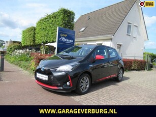 Toyota Yaris 1.5 Hybrid Design Red