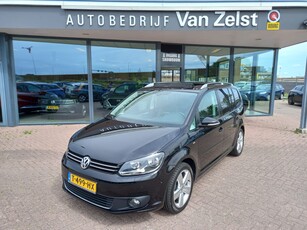 VOLKSWAGEN TOURAN 1.4 TSI Highline 7p. DSG automaat, Panorama dak, Multimedia systeem, Navigatie, Parkeersensoren, Stoelverwarming, Elektrische ramen en spiegels , Trekhaak afneembaar, Sportstoelen, Lichtmetalen velgen, Dealer onderhouden, Inclusief BOVAG garantie