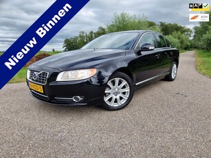 Volvo S80 2.5 T Momentum / Leder / Automaat / Navigatie /