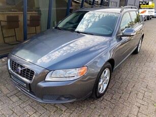 Volvo V70 2.5T Momentum 200PK Automaat / H.LEER / PDC /