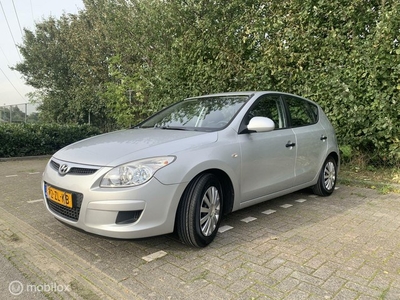 Hyundai i30 1.4i Active Cool 4 nw banden!!!!