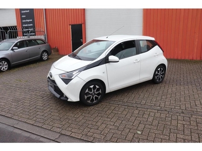 Toyota Aygo 1.0 VVT-i x-play 2e Kerstdag 10% korting