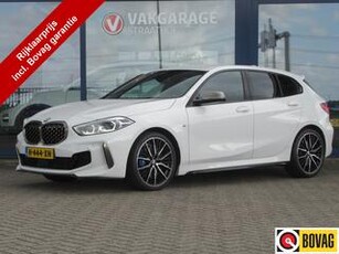 BMW 1-SERIE M135i xDrive Executive Edition 306 PK, Full LED / Carplay / PDC / Stoelverwarming / 19' M dubbelspaak velgen