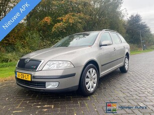 Škoda Octavia Combi 1.6 FSI Ambiente (bj 2008)