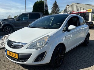 Opel Corsa 1.4 16V 2011 Wit met Zwart Dak Color Edition