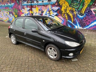 Peugeot 206 1.4 Air-line 3 digitale airco 5 deurs stereo