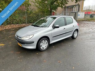 Peugeot 206 1.4 XT MET APK ZO WEG PRIJSJE ..