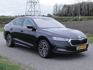 Skoda OCTAVIA 1.5TSI First Edition Met LED + ECC + NAVIG +