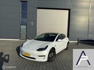 Tesla Model 3 Long Range AWD 75 kWh Pearl White in BTW Pano