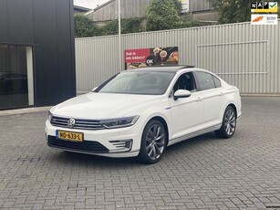 Volkswagen Passat 1.4 TSI GTE Connected Series Plus