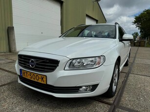 Volvo V70 2.4 D5 AWD Kinetic (bj 2016, automaat)