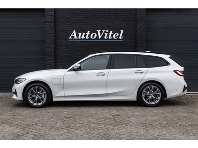 BMW 3 Serie Touring 330e Sport Line Sportleder Digital