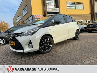 Toyota Yaris 1.5 Hybrid Volcano Edition Bi