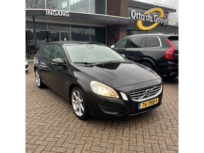 Volvo V60 1.6 T3 Kinetic / Navigatie / Parkeerhulp V+A /