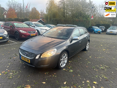 Volvo V60 1.6 T3 Summum , navigatie , pdc