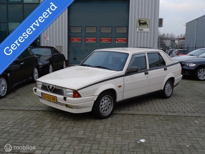 Alfa Romeo 75 2,0