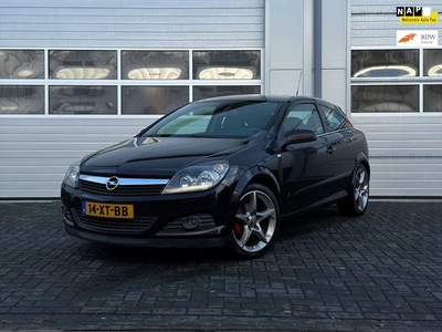 Opel Astra GTC 1.6 Executive / Half Leder / Aux / Sport /