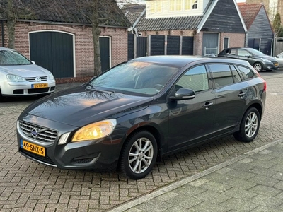 Volvo V60 2.0 D3 Kinetic (bj 2011, automaat)