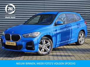 BMW X1 sDrive20i M Sport 192pk Misano Blauw Metallic | Sportstoelen Verwarmd | Navi Pro | Sfeerverlichting | LED Koplampen | 18