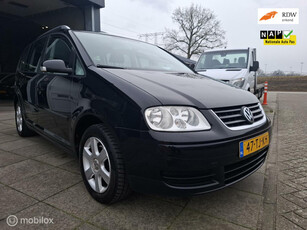 Volkswagen Touran 2.0-16V FSI Business