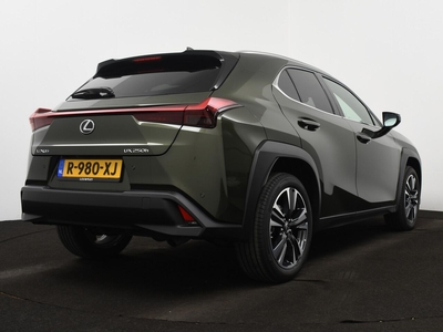 Lexus Ux 250h Business Line | Navigatie | Draadloze telefoonlader en Apple CarPlay | BSM | Parkeersensoren |