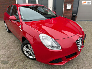 Alfa Romeo Giulietta 1.4 T Distinctive / 5DRS / PDC / LED / Clima