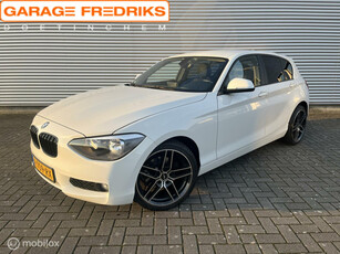 BMW 1-serie 118i Business+ | Airco | Cruise | Parkeersensoren |