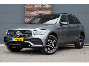 Mercedes-Benz GLC 300e 4MATIC Premium+ AMG Line Aut9 | Distronic+ | Burmester | Panoramadak | Trekhaak | Surround Camera | Sfeerverlichting | Augmented Reality | Geluidsisolerend Glas |