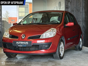 Renault Clio 1.6-16V Dynamique • Automaat •