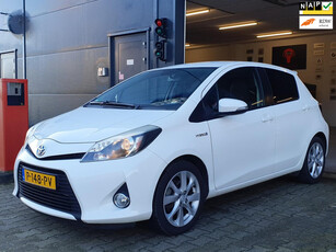 Toyota Yaris 1.5 Full Hybrid Dynamic / STOELVERW. / ARMST. / BLUET. / AUTOM. AIRCO / PRIVACY GLASS / ISOFIX / LMV-'16 / ALLSEASON!