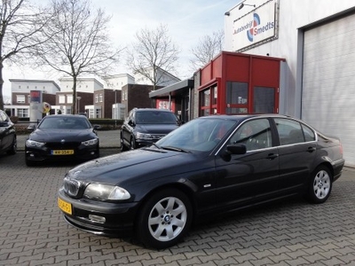 BMW 3-serie 320i Executive