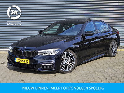 BMW 5 Serie 520i M Sport Dealer O.H | Schuifdak | Adaptive LED | Head Up | Trekhaak Afn. | Memory Sportstoelen | Camera | 19