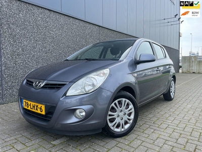 Hyundai I20 1.2i DynamicVersion/4nieuwe banden, APK en beurt