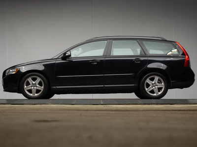 Volvo V50 1.8 Momentum Sport (XENON,LED,CRUISE,SPORTSTOELEN,TREKHAAK,CLIMATE,GETINT,NETTESTAAT)