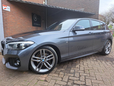 BMW 1-serie 118i M-Sport Shadow Line Navigatie / Car Play / Led Verlichting / Lederen Bekleding