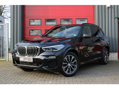 BMW X5 xDrive40i High Executive M-Sportpakket, Panoramdak, Head up, Parkeerverwarming, Elektrische trekhaak, Soft Close, Memorystoelen, Adaptief onderstel, Innovatiepakket, Adaptief Cruise Control, etc.