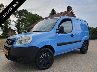 Fiat DOBLO Cargo 1.4i Benzine met Zijdeur en Trekhaak !