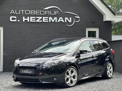 Ford FOCUS 2.0 ST-2 250PK 1e eigenaar DealerOH RecaroLeder Keyless Startknop