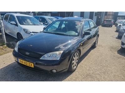 Ford Mondeo 1.8-16V Trend??€999,-??wel wat parkeerschades