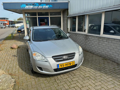 Kia cee'd 1.4 X-tra Airco,trekhaak