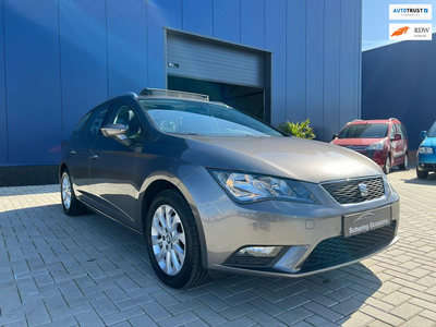 SEAT Leon ST 1.2 TSI Style Business / PANORAMADAK / AFNEEMBARE TREKHAAK / PDC / CRUISE CONTROL / ALCANTARA LEDER / NIEUWSTAAT!