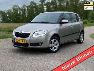 Skoda Fabia 1.6-16V Elegance 5DRS AIRCO NAP 105PK DALER