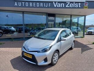 Toyota YARIS 1.5 Full Hybrid Aspiration, Airco(automatisch), Multimediasysteem, Navigatie, BT Telefoonverbinding, Stoelverwarming, Achteruit rij camera , Nette auto, BOVAG