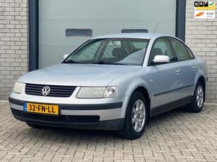 Volkswagen PASSAT 1.6 Comfortline *ECC/NAP* EXPORT