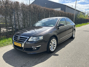 VOLKSWAGEN PASSAT 1.8 TFSI Highline / NAVI / CRUISE / AIRCO ECC / KEYLESS