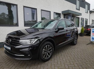 Volkswagen Tiguan LIFE DSG Zeer veel opties 3600 km ! Nieuwstaat