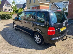 Volkswagen Touran 1.6-16V FSI